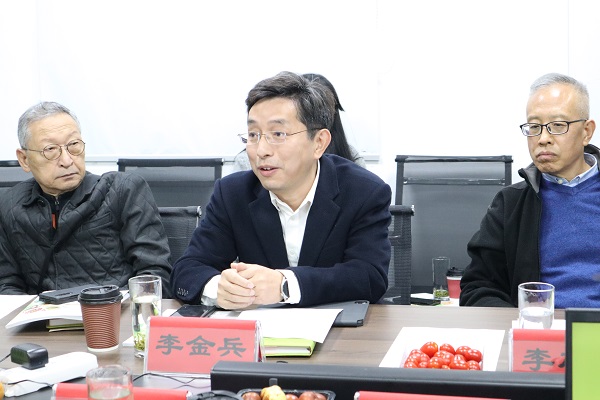 江北新區(qū)生命健康產(chǎn)業(yè)發(fā)展黨工委委員、管辦副主任李金兵