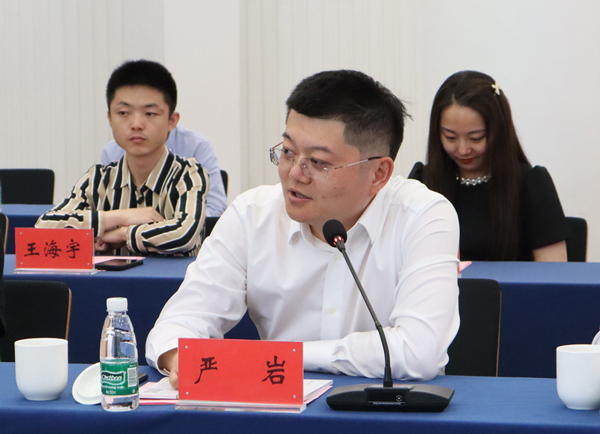 江北新區(qū)經濟發(fā)展局 副局長 嚴 巖 江北新區(qū)經濟發(fā)展局 副局長 嚴 巖